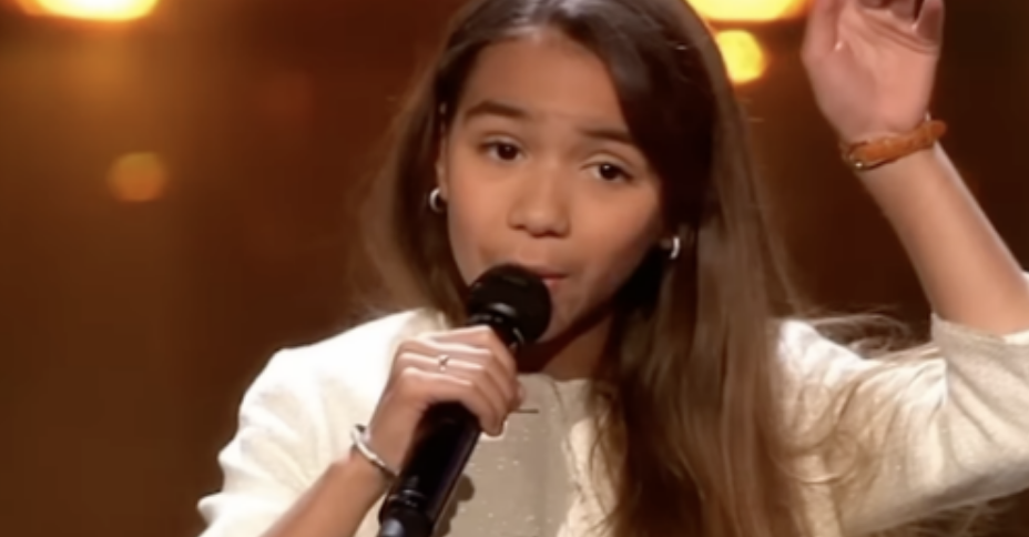 A Young Girl Sang An 80-Year-Old Song. When The Audience Heard The Girl They Went Crazy